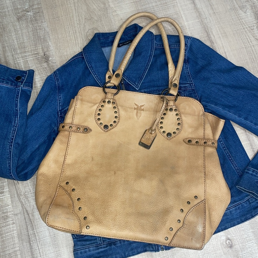 💛🤎Frye Vintage Style Leather Studded Shoulder Bag